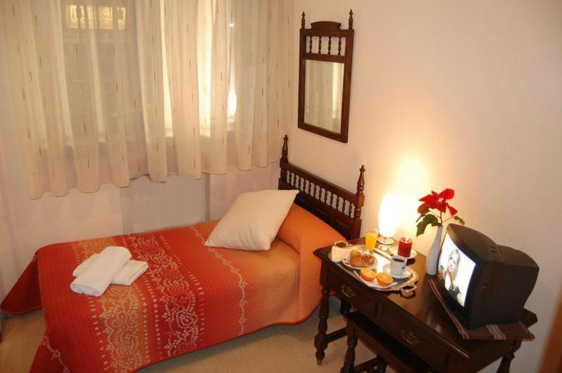 سلامنكا Hostal Los Infantes الغرفة الصورة